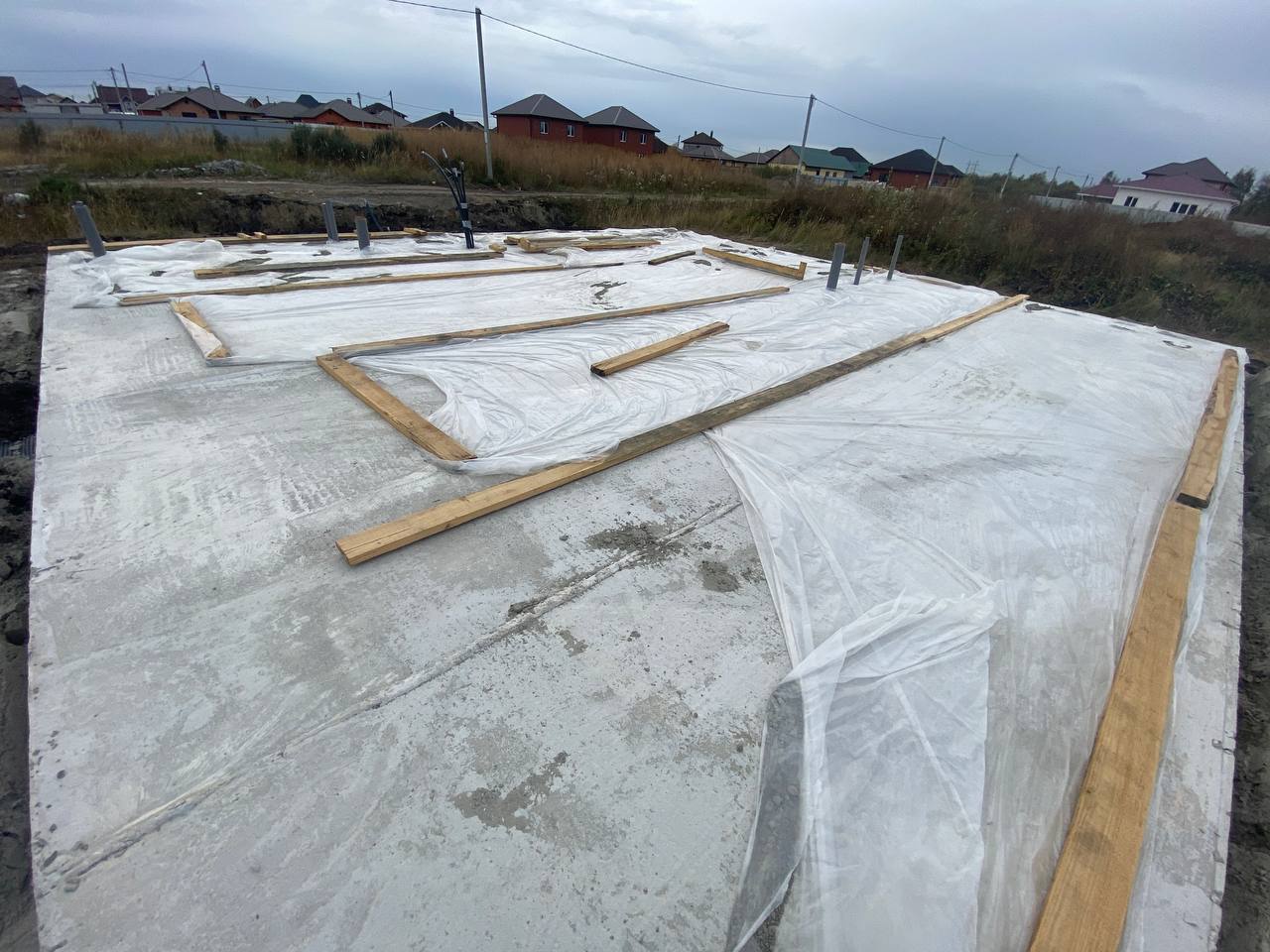Установка плитного фундамента для дома — фото 6